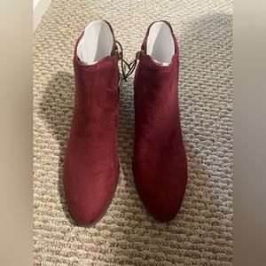 Maroon women’s booties